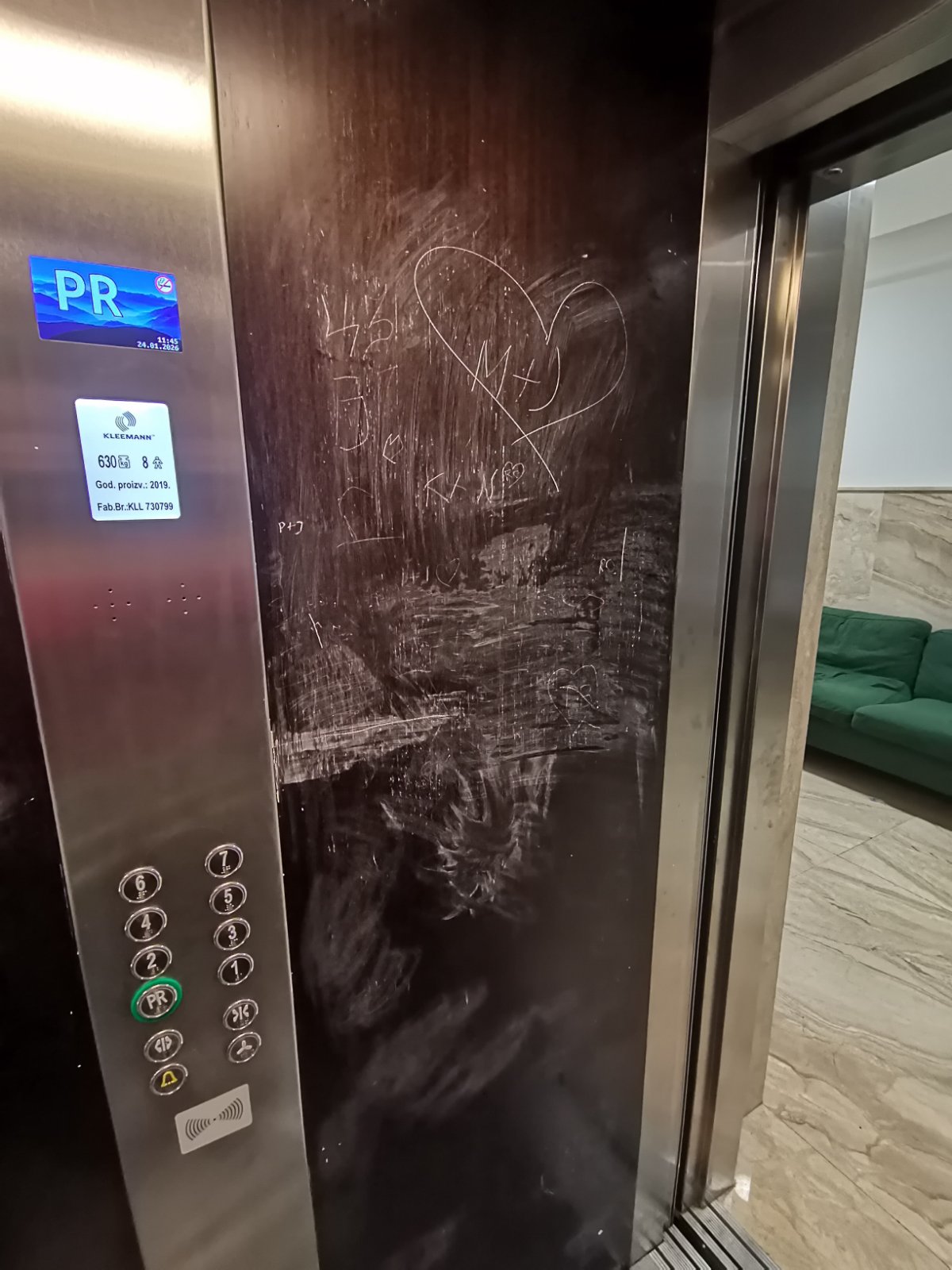 folija za lift pre postavljanja